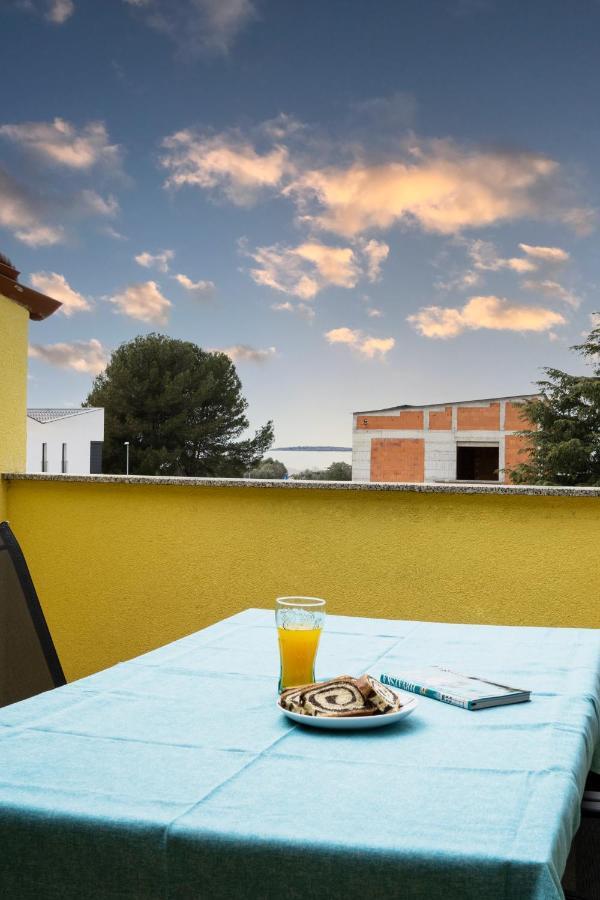 Apartman Luka Fazana Exterior photo