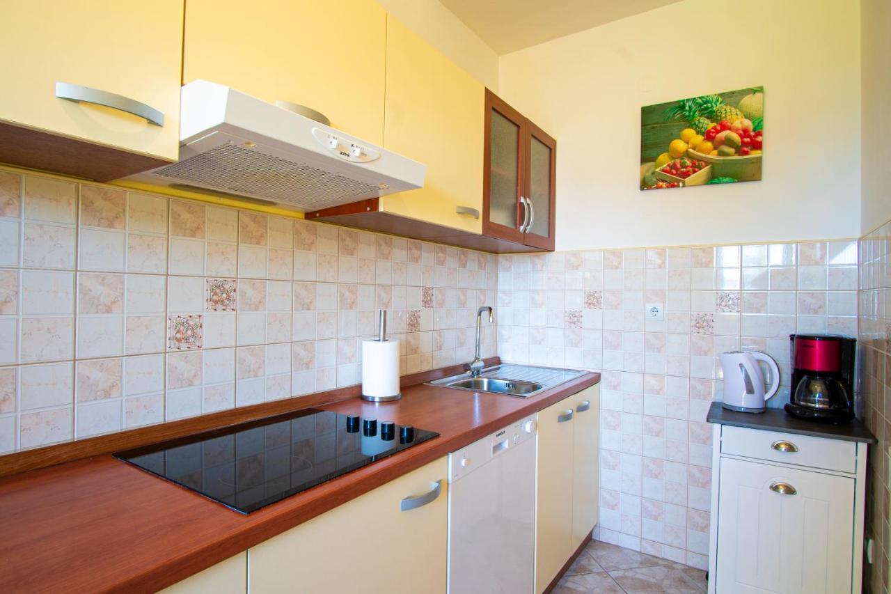 Apartman Luka Fazana Exterior photo